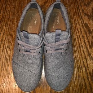 Toms sneakers size 7.5